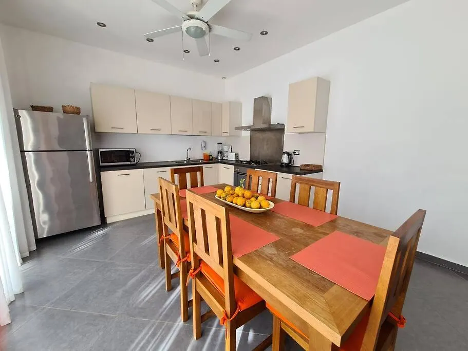 Oceanfront, Big And Cozy Apt In Aligio لاس تاريناس